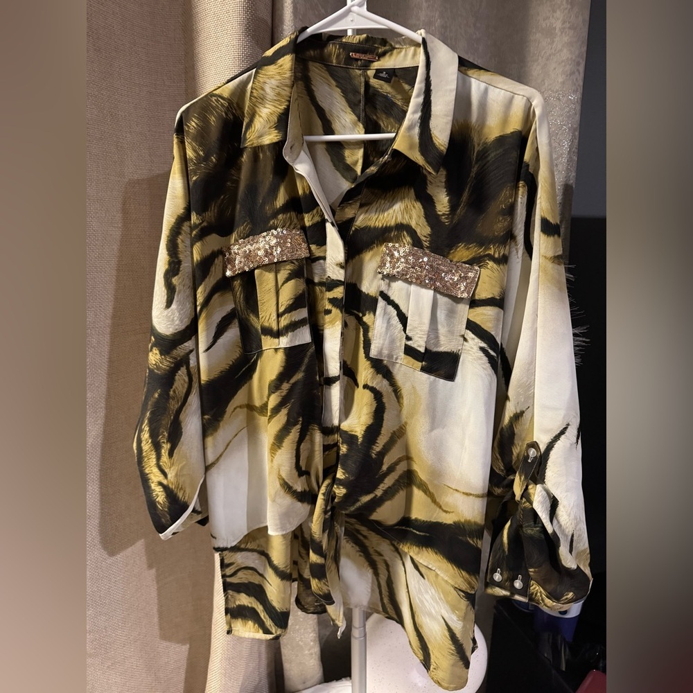 Black Label Gold and Black Oversized Graphic‎ Blouse